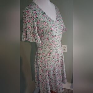 NWT Huhot Ruffle sleeve casual V neck Sage green floral dress size S Sma…
